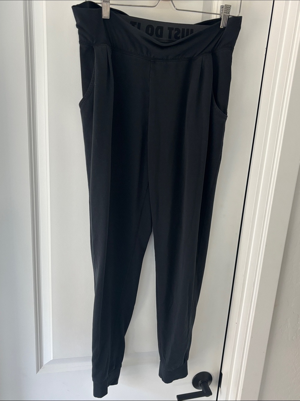 Black Women's Nike Jogger Pants size medium